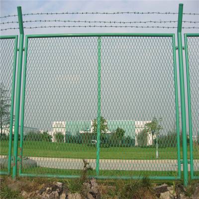 公路護(hù)欄網(wǎng)、公園隔離柵與圍墻鐵絲網(wǎng) 安全防護(hù)網(wǎng)的多樣應(yīng)用